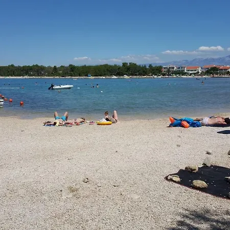 Haus Zarko アパート *