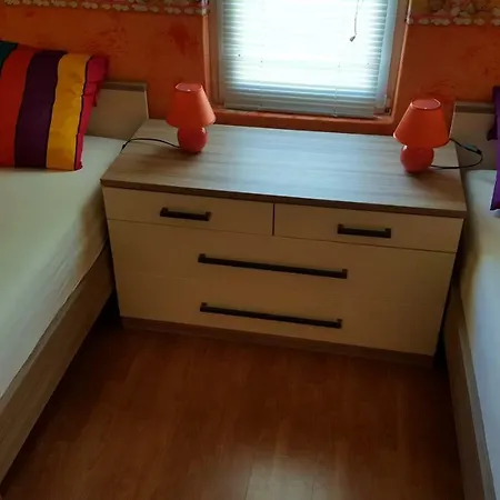 Haus Zarko アパート *